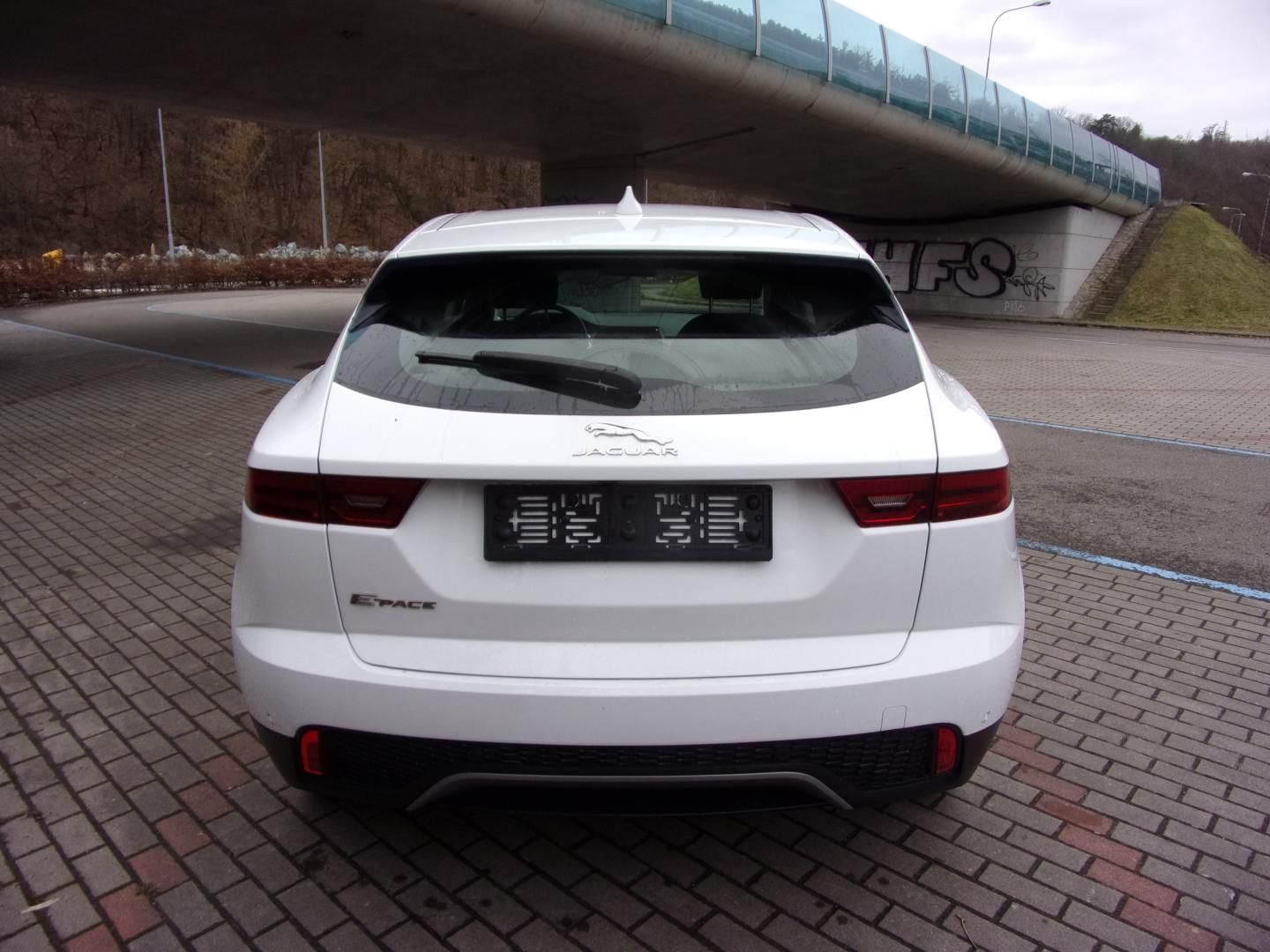 Jaguar E-Pace, 2.0D AWD automat - fotka 6