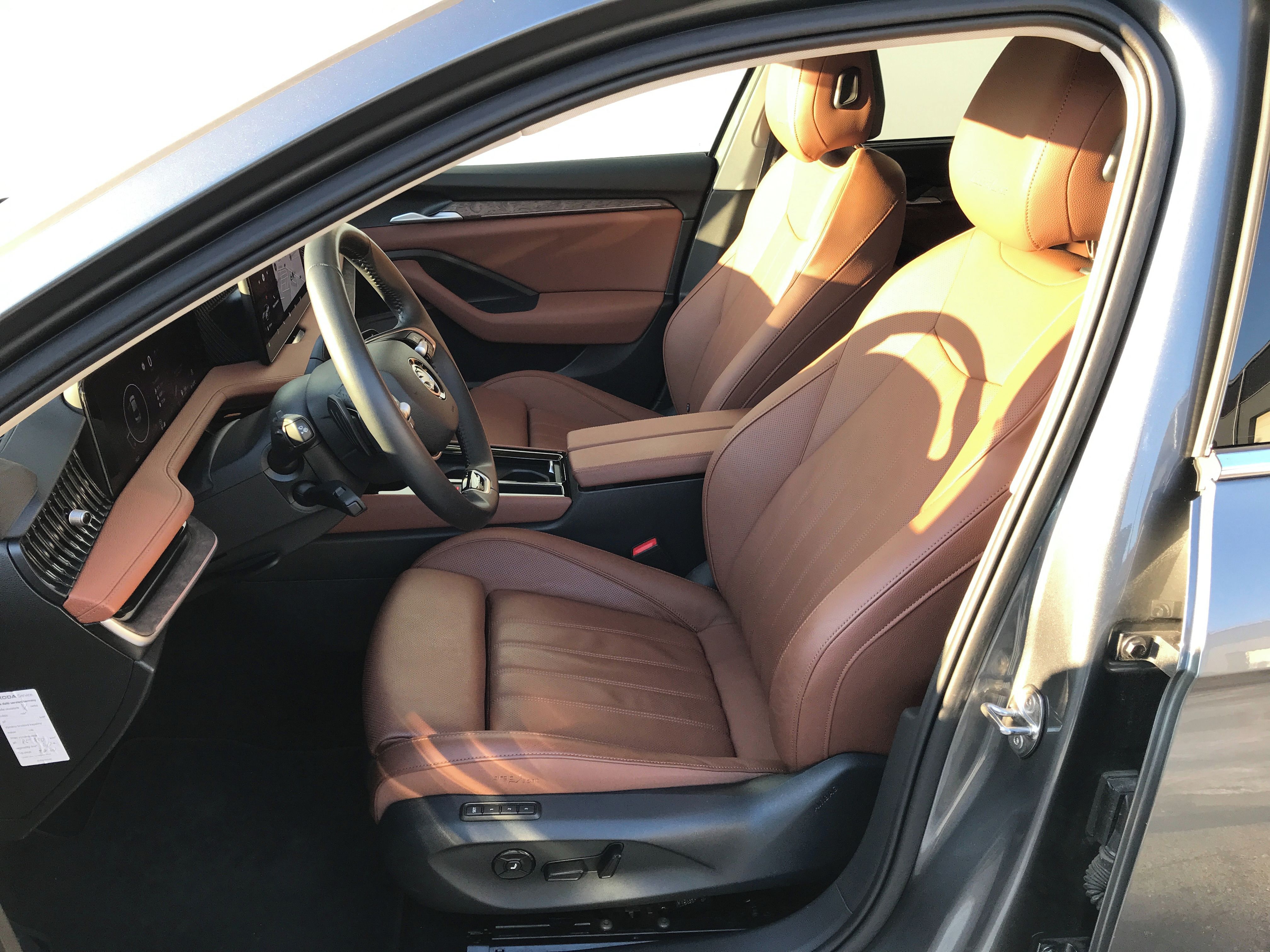 Škoda Superb, 4x4 TDi 142kW L&K TAŽNÉ+NEZTOP - fotka 6
