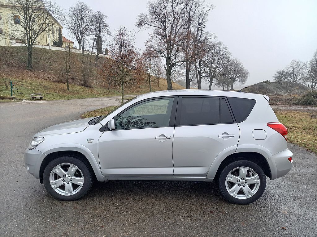Toyota Rav4, 2.2D-Cat 4x4+klima+navi+alu. - fotka 6