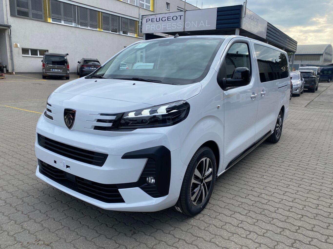 Peugeot Traveller, Active L3 2.2 BlueHDi 180 EAT8