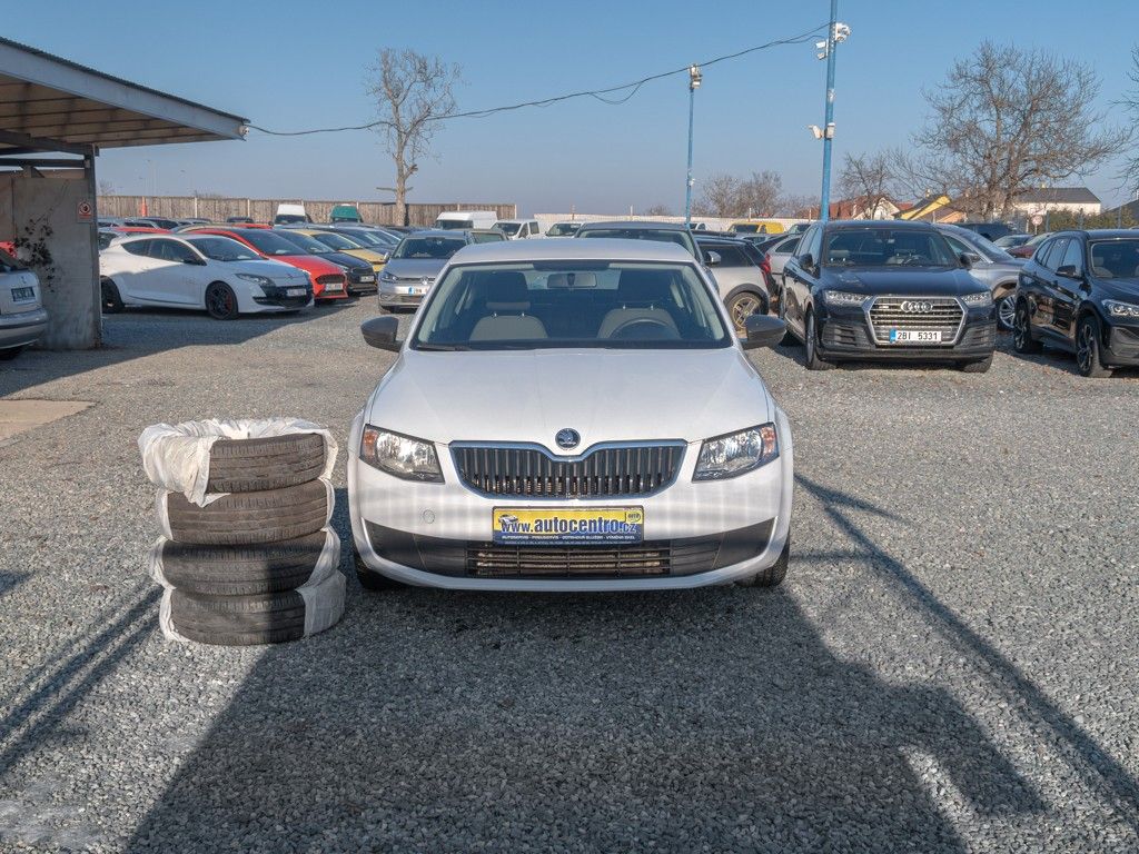 Škoda Octavia, ČR 1.2TSI – 2x PNEU - fotka 2