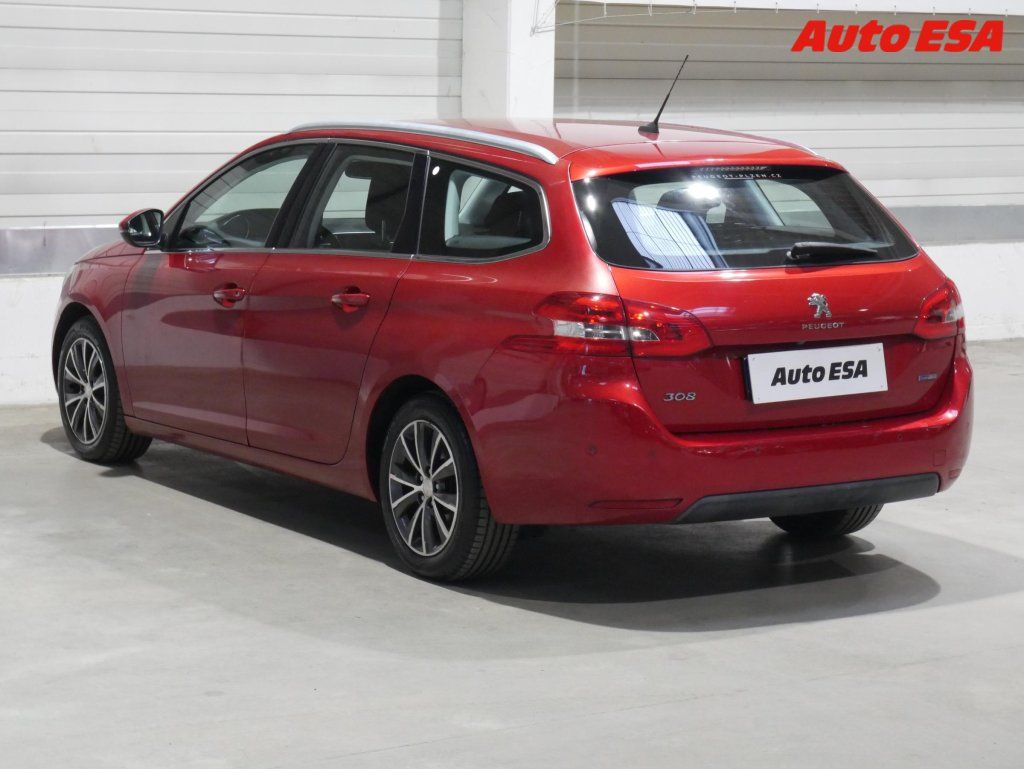 Peugeot 308, 1.2PT,1.maj,ČR,AT,LED - fotka 6