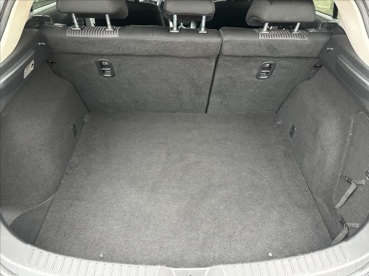 Mazda 3, 2,0 G120 - fotka 5
