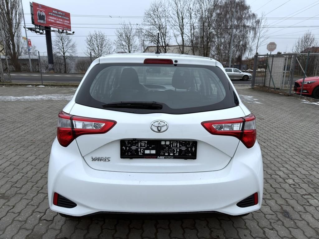 Toyota Yaris, 1.5i 82 kW navi. serviska - fotka 4
