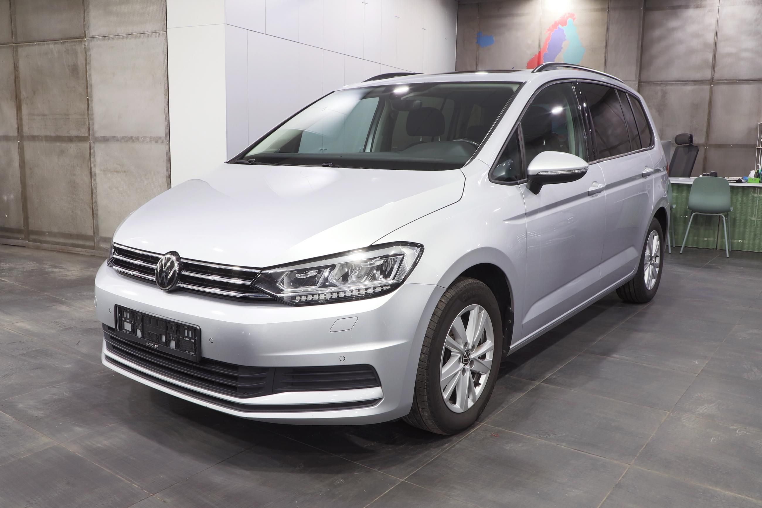 Volkswagen Touran, 2.0 TDI 110kW DSG Panorama - fotka 2