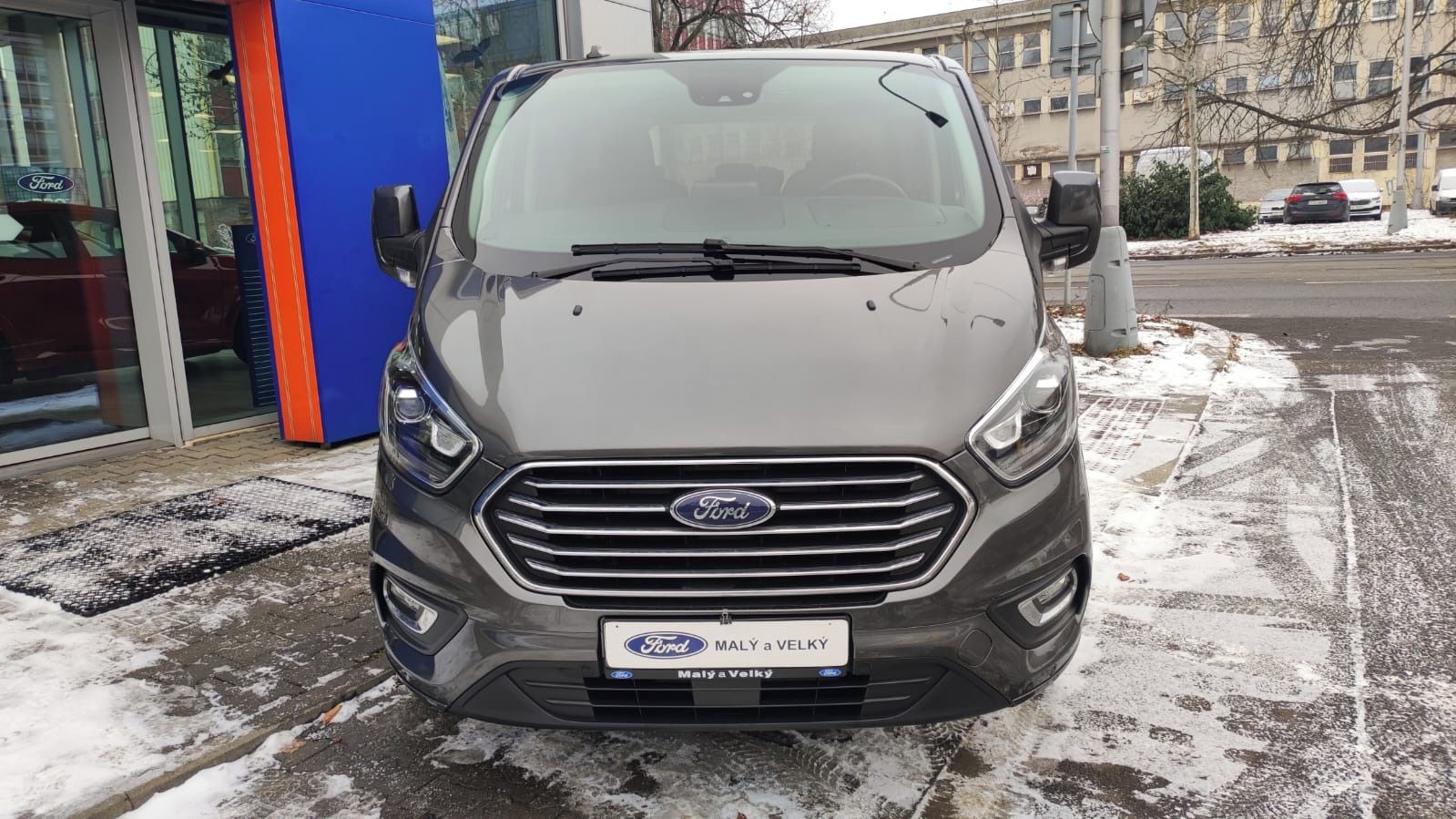 Ford Tourneo Custom, 2,0EcoBlue 95kW L2H1 8MÍST - fotka 2