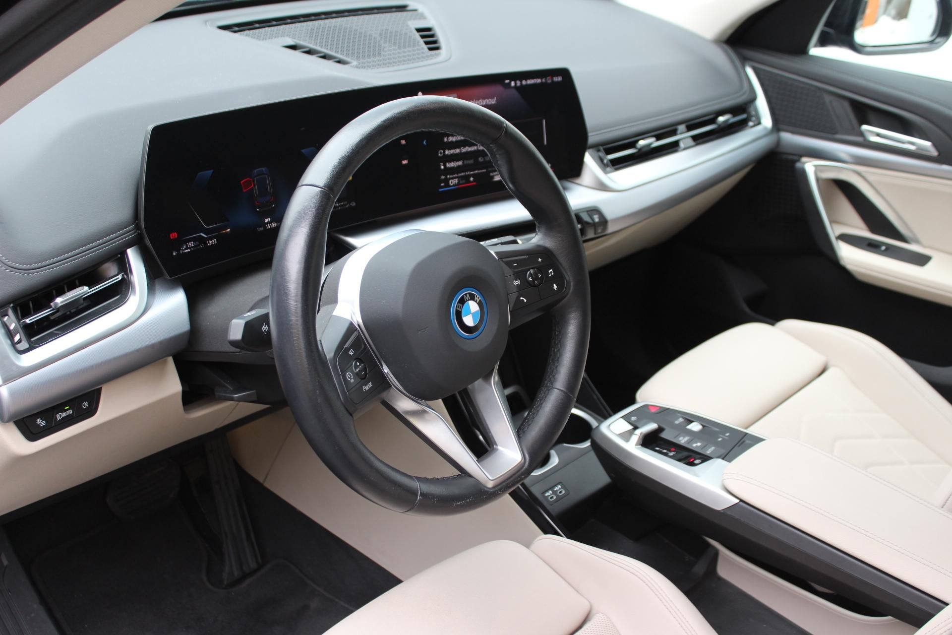 BMW X1, xDrive30e - fotka 4
