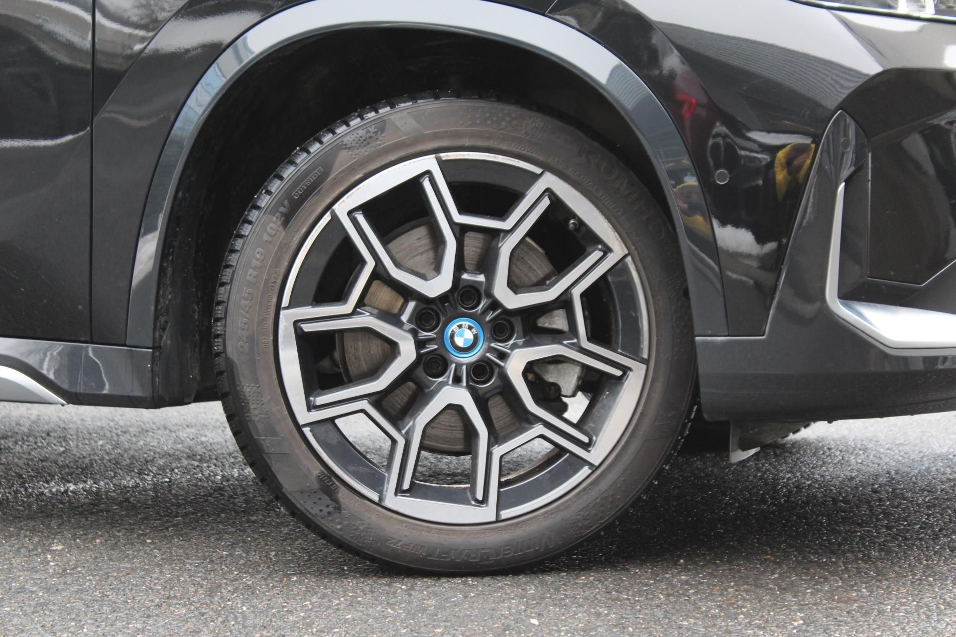 BMW X1, xDrive30e - fotka 6