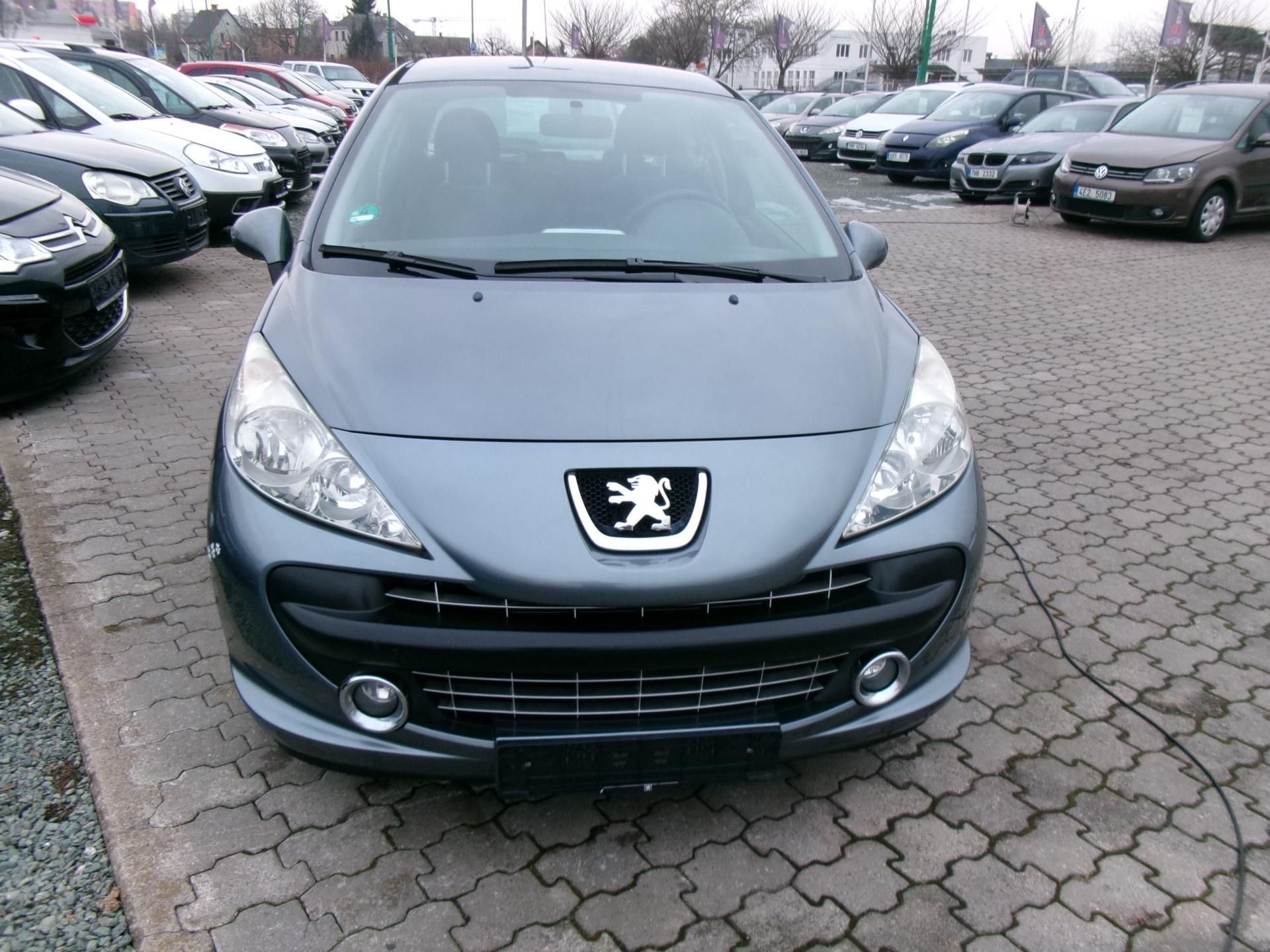 Peugeot 207, 1.4i 70kw,klima - fotka 2