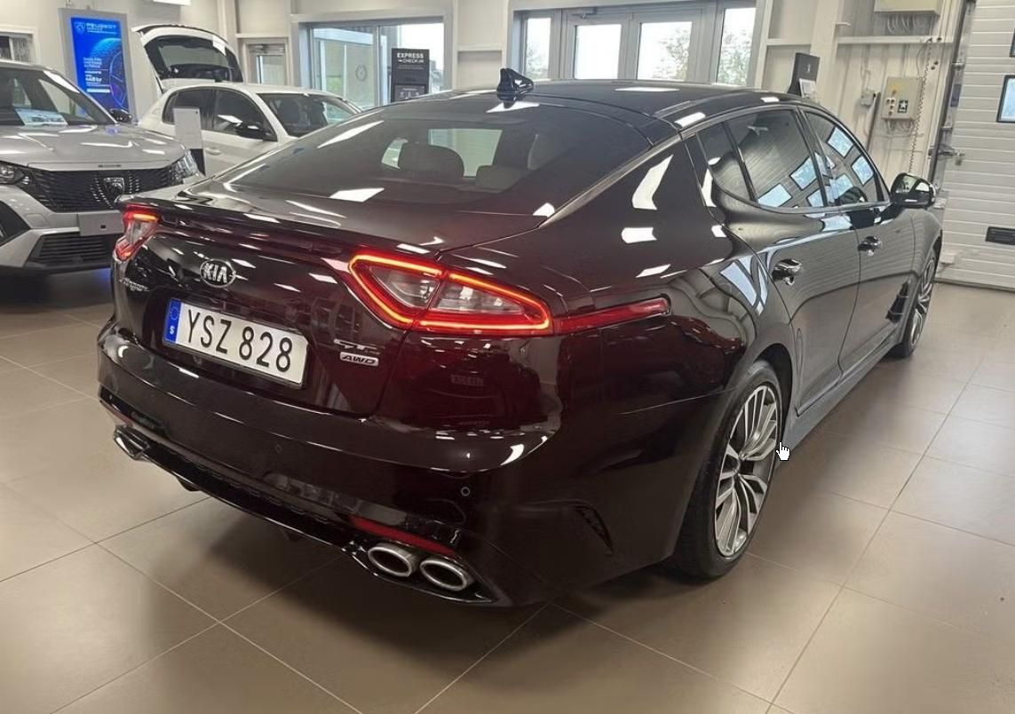 Kia Stinger, 2.2 CRDI AWD GT Bílý in. HuD - fotka 4