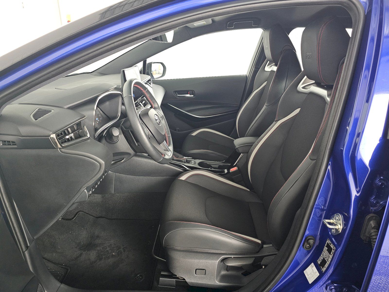 Toyota Corolla, 2.0HEV 197k GR Dynamic - fotka 6