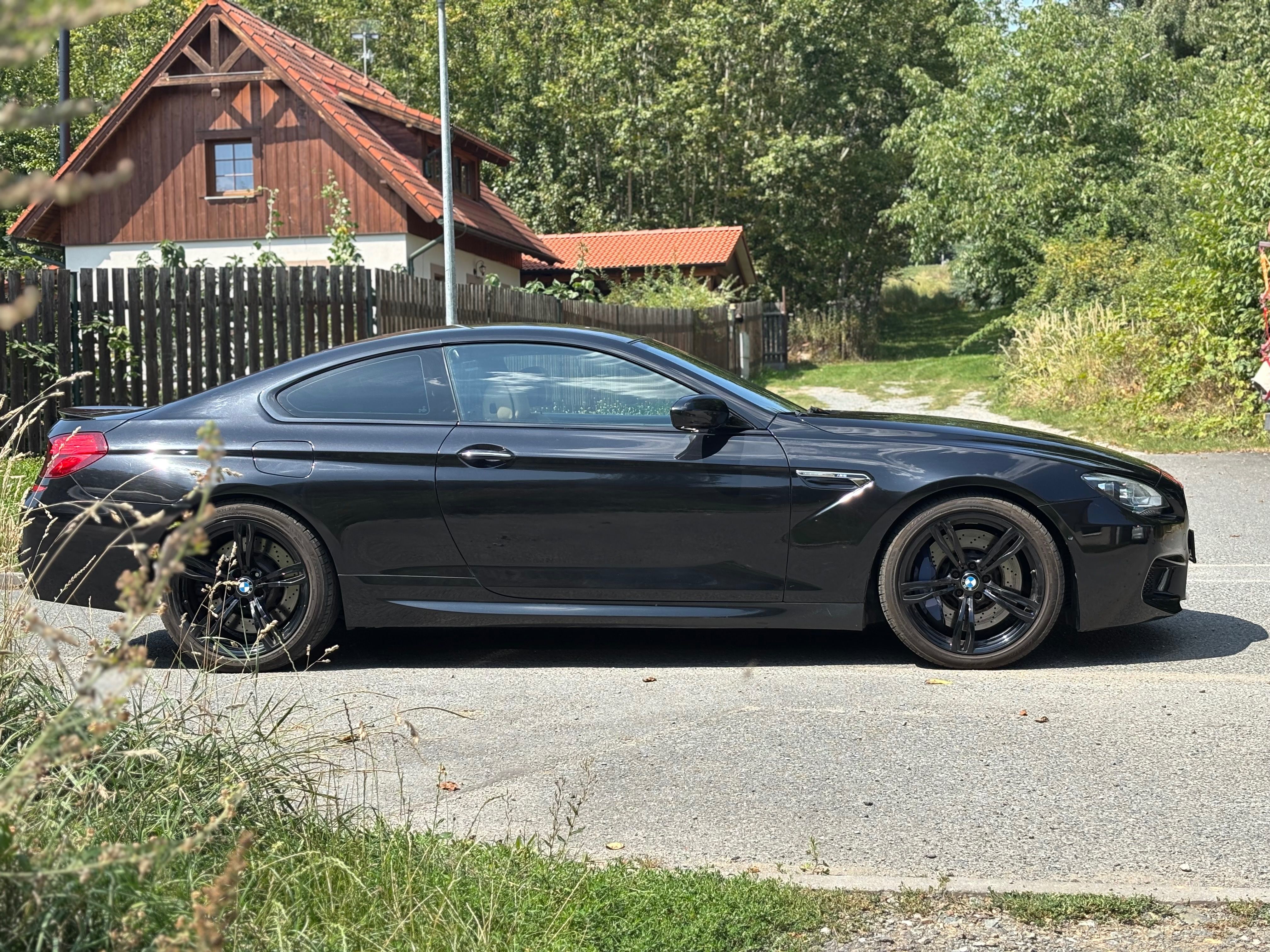 BMW M6, US model, Plná výbava - fotka 4