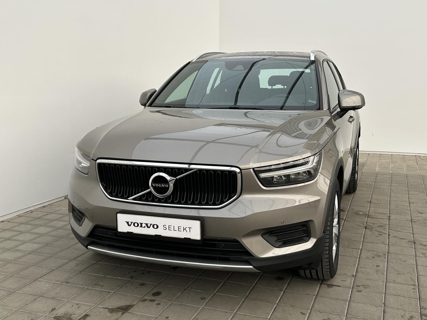 Volvo XC40, 2.0B4 145kW Momentum Pro