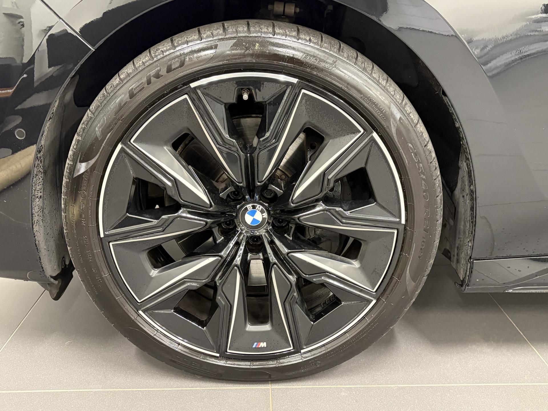 BMW Řada 7, 740d xDrive Sedan - fotka 6