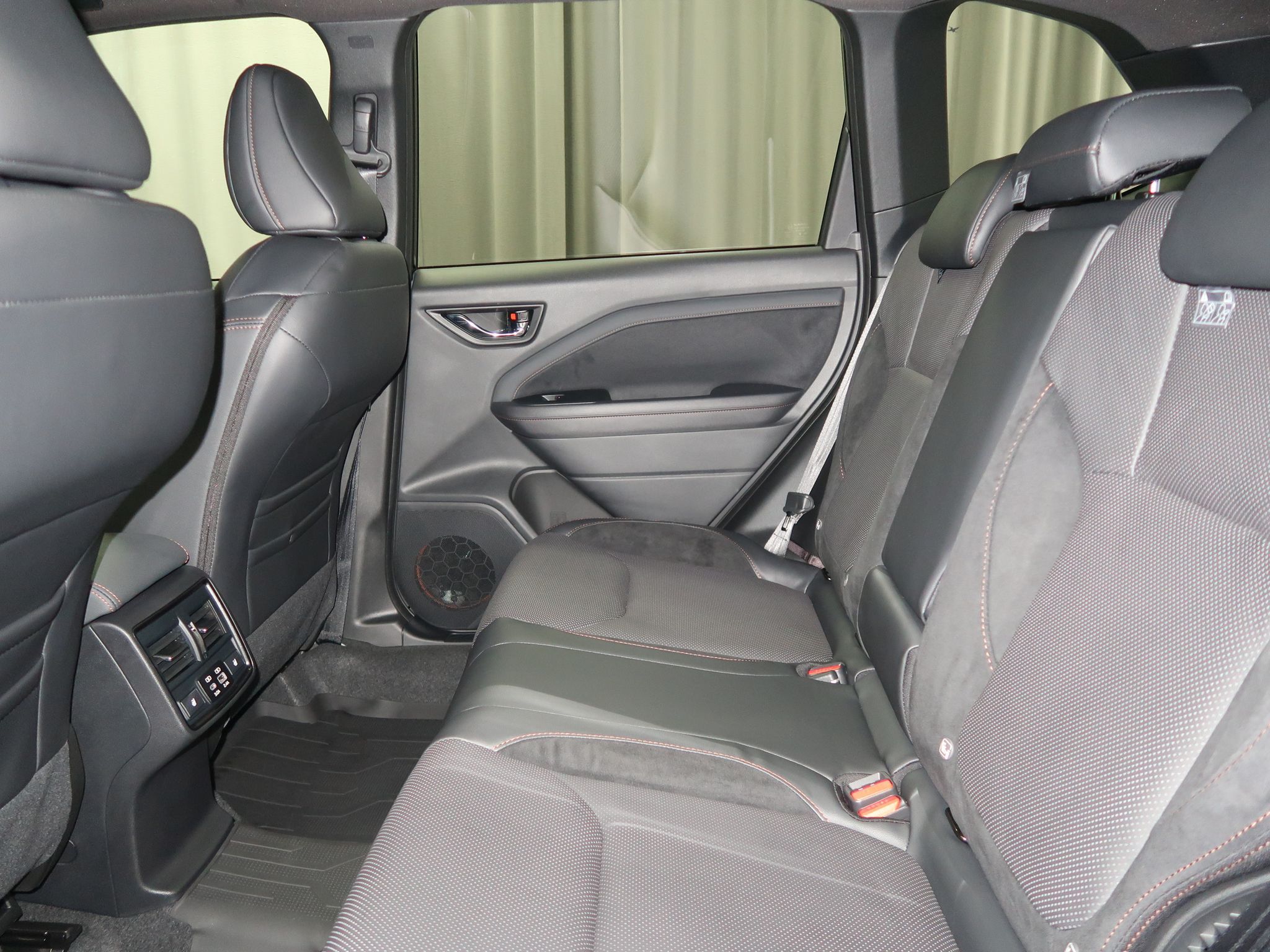 Subaru Forester, TOURING 4X4. Dodání květen. - fotka 3