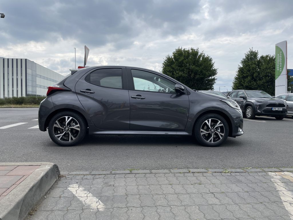 Toyota Yaris, 1.5 Hybrid Style ODBĚR 6/2026 - fotka 2