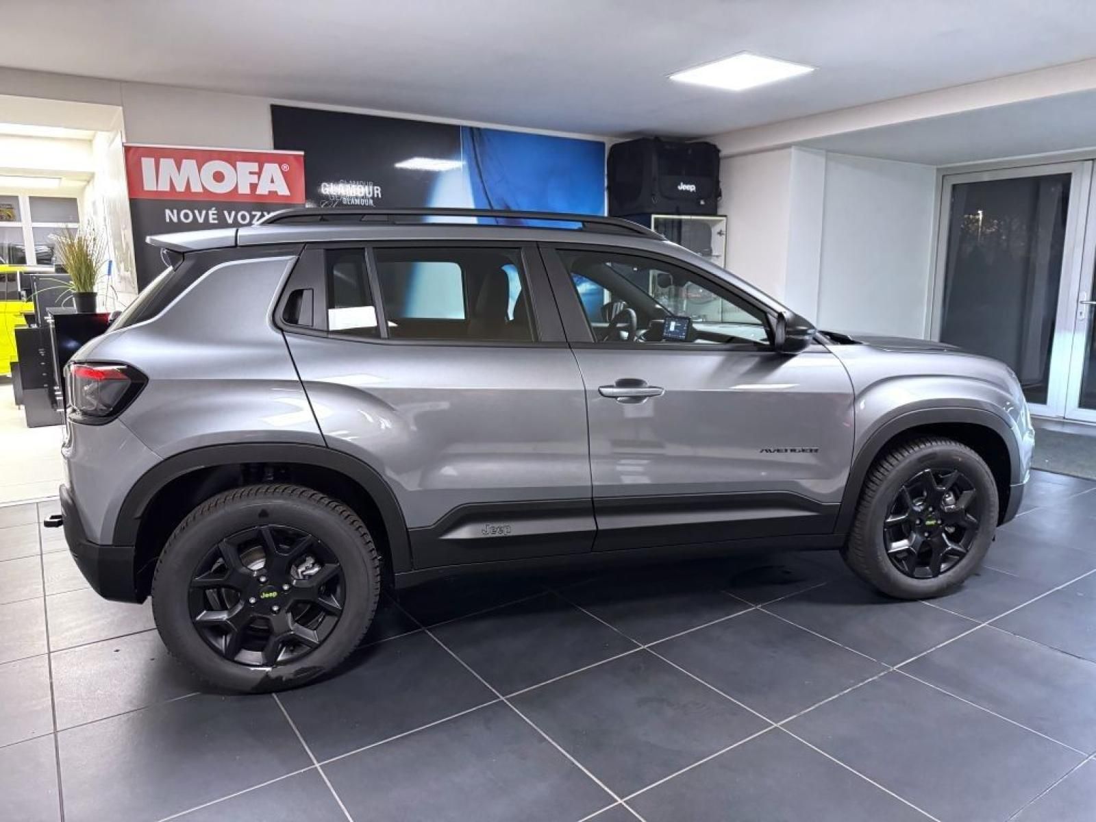 Jeep Avenger, 1.2 T e-hybrid AT 145k 4xe - fotka 4