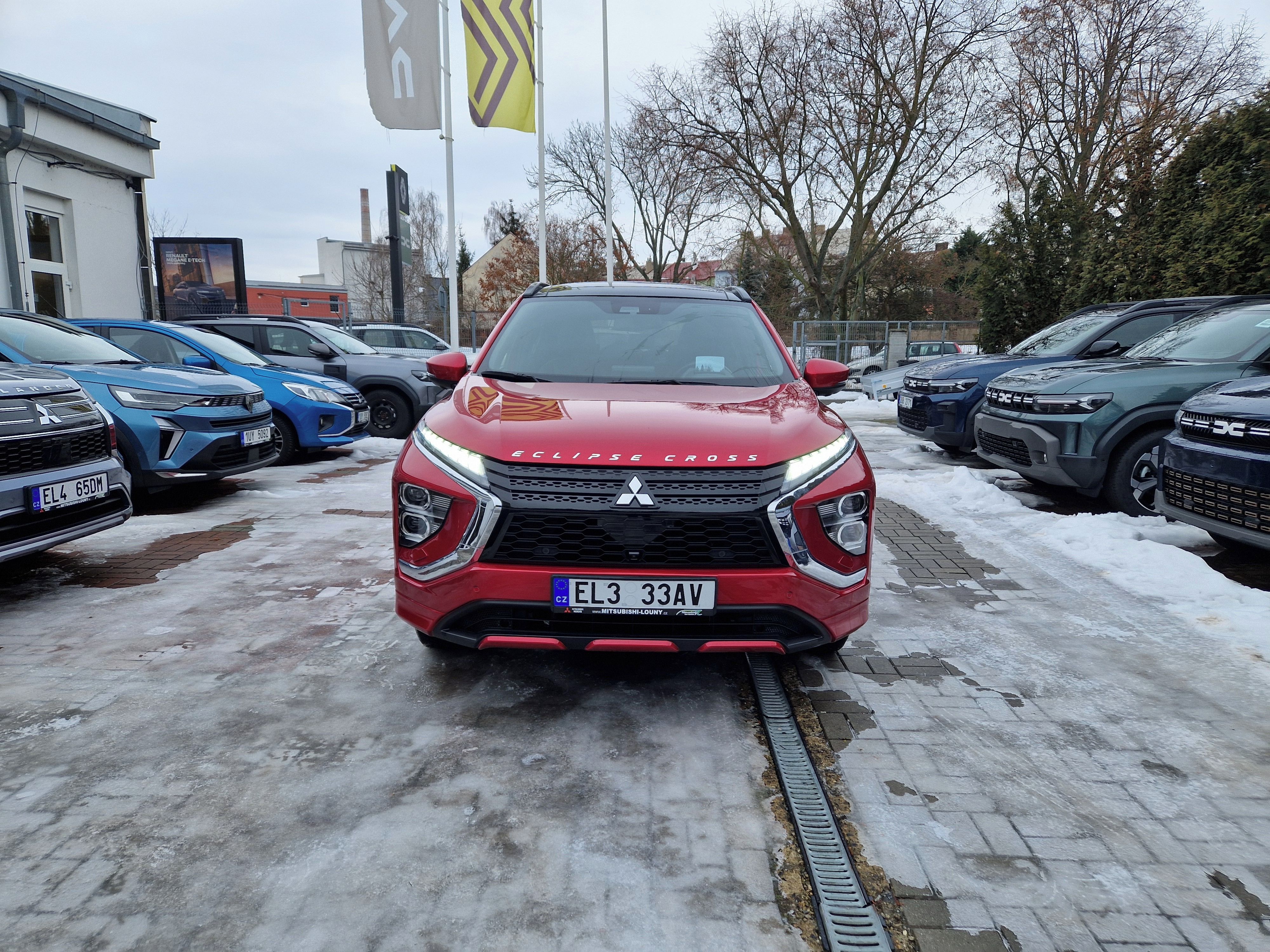 Mitsubishi Eclipse Cross, INSTYLE+ 2.4 MIVEC PHEV 4WD - fotka 2
