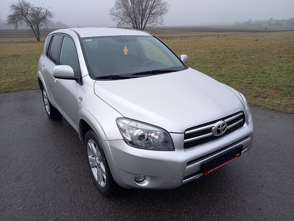 Toyota Rav4, 2.2D-Cat 4x4+klima+navi+alu. - fotka 2
