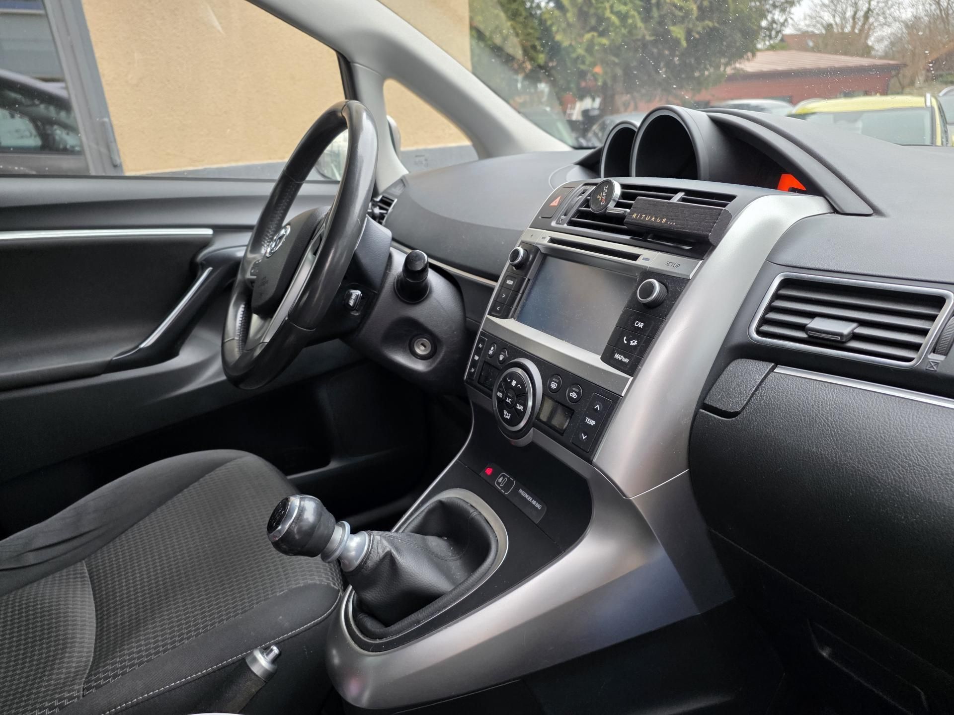 Toyota Verso, 1.6-NÍZKÁ SPOTŘEBA-NAVI-KAMERA - fotka 2