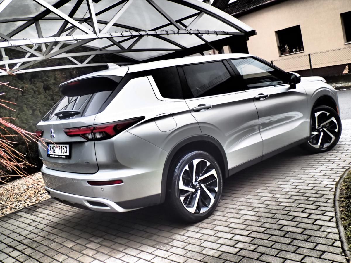 Mitsubishi Outlander, 2,4 7míst, intense - fotka 4
