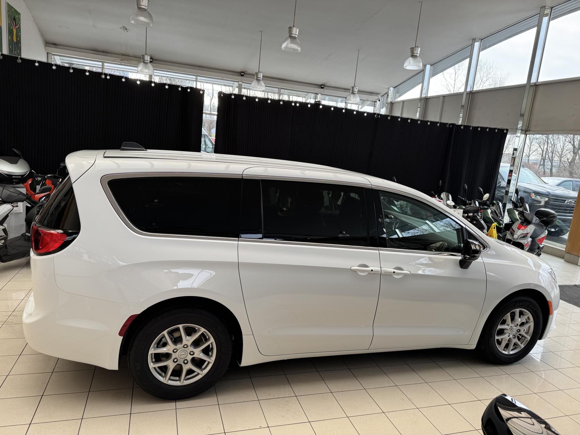 Chrysler Pacifica, Grand Caravan SXT - fotka 6
