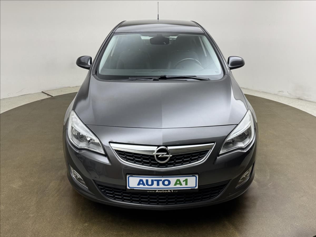 Opel Astra, 1,4 103kW 2X KOLA AC 1.MAJ ČR - fotka 2