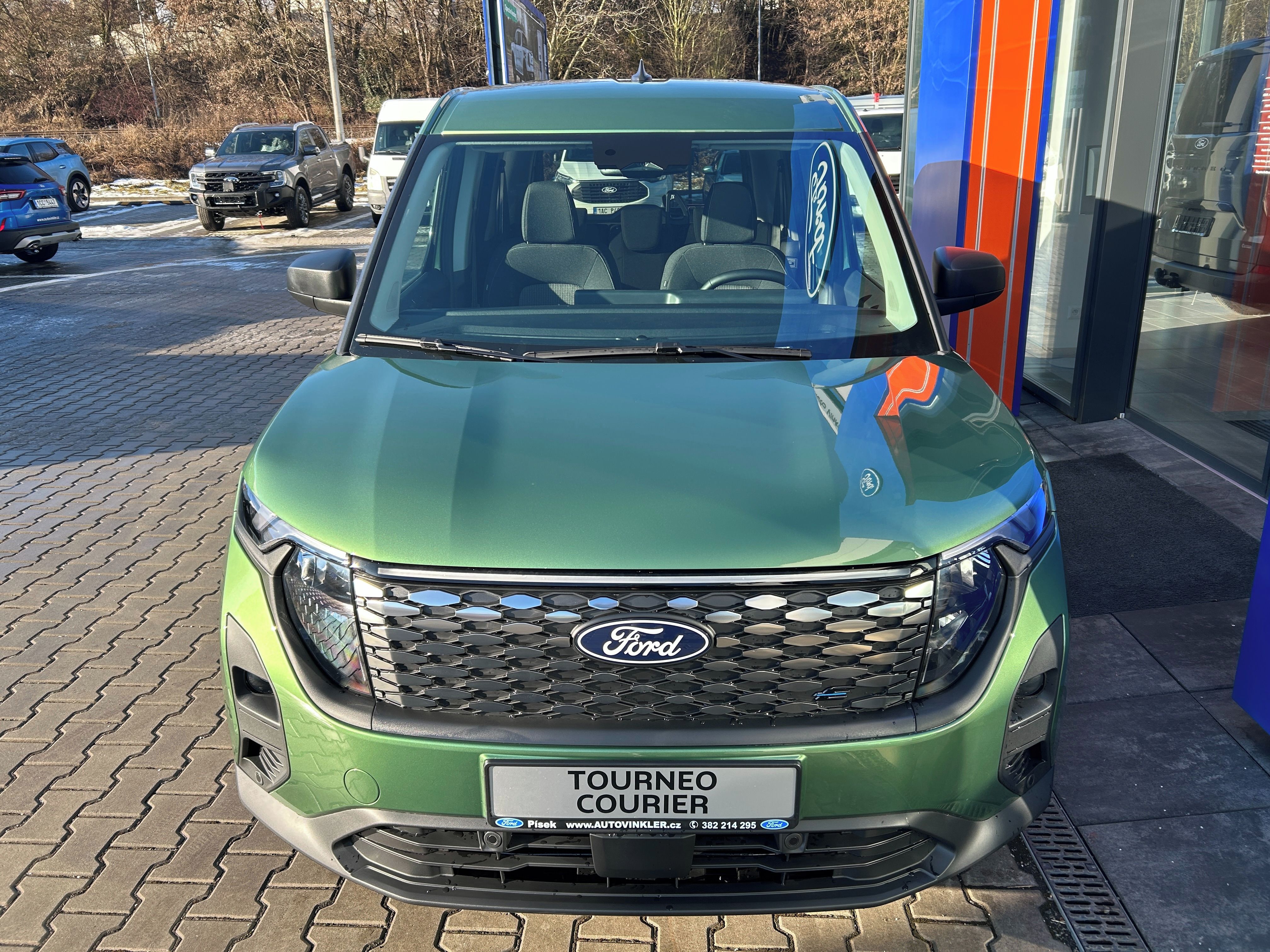 Ford Tourneo Courier, 43 kWh Elektromotor Trend L1 - fotka 2