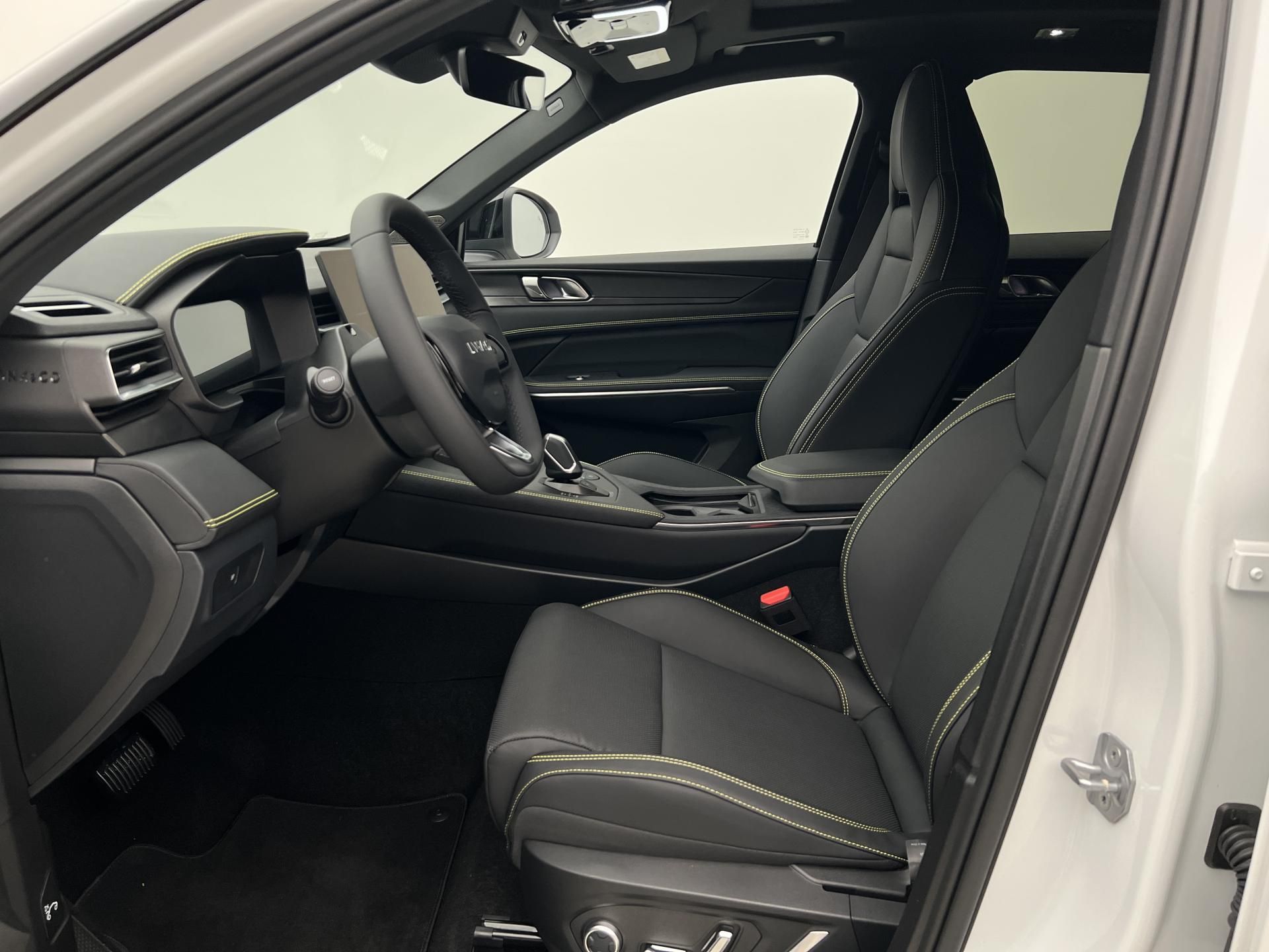 Lynk & Co 01, MORE PHEV - fotka 3