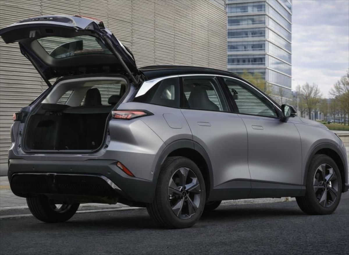 BAIC X5, 1,5 4x2  1.5T+7DCT - fotka 3