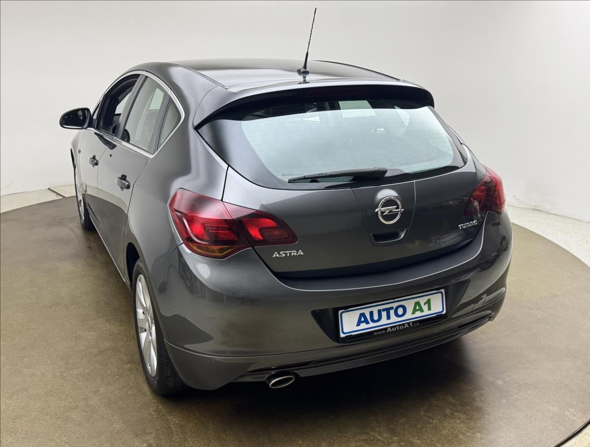Opel Astra, 1,4 103kW 2X KOLA AC 1.MAJ ČR - fotka 6