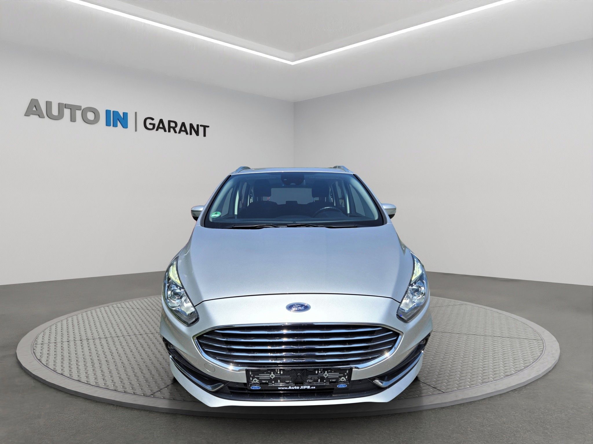 Ford S-MAX, Titanium 2,0 nafta 110kw/150PS - fotka 2