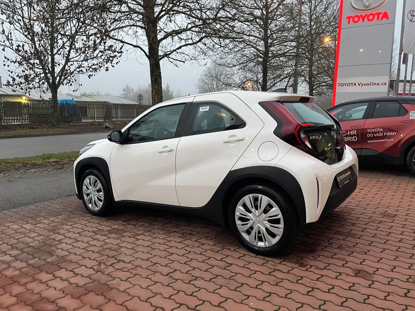 Toyota Aygo, 1.5L Hybrid automat  Active - fotka 4