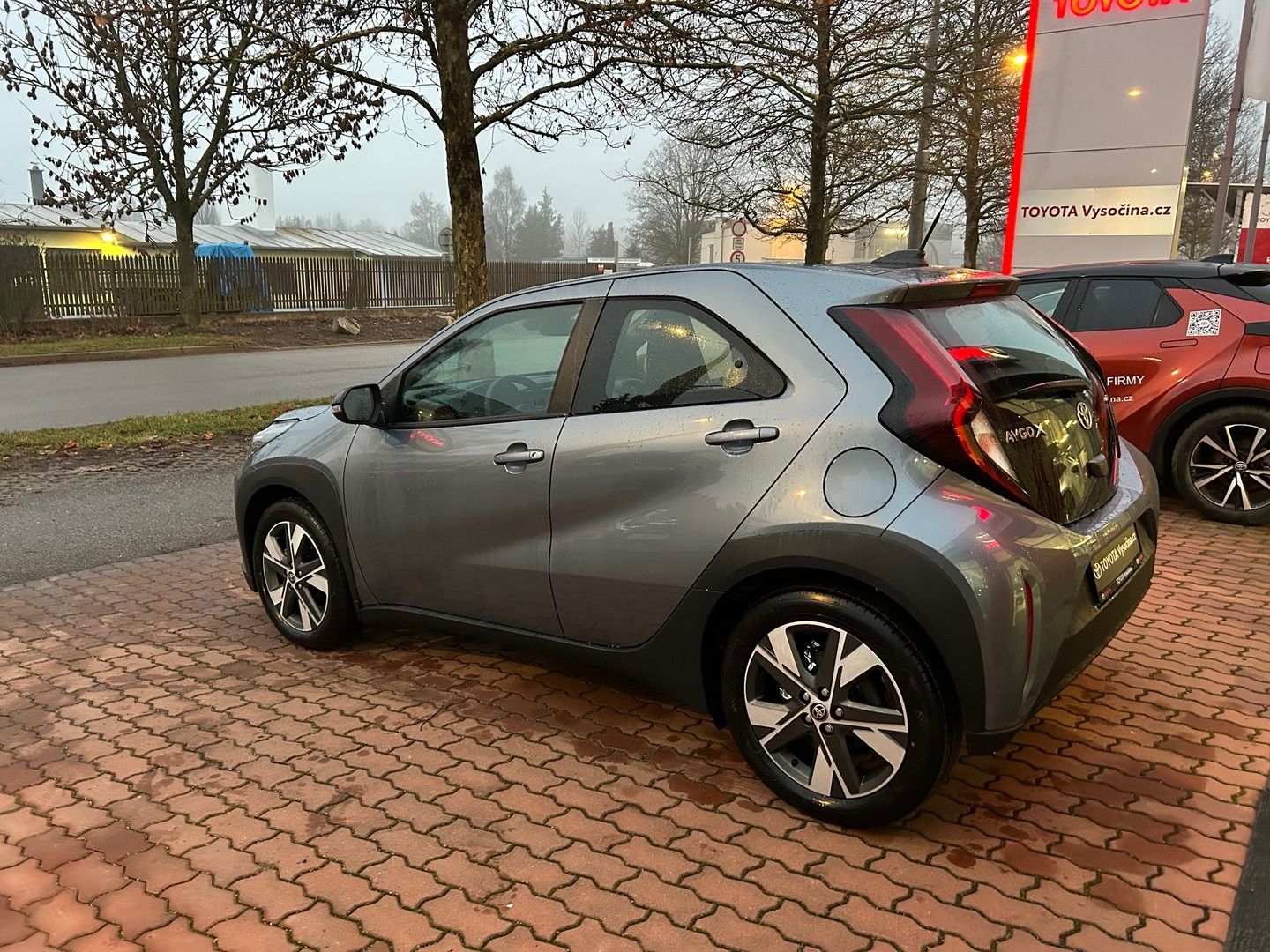 Toyota Aygo, 1.5L Hybrid automat CVT - fotka 4