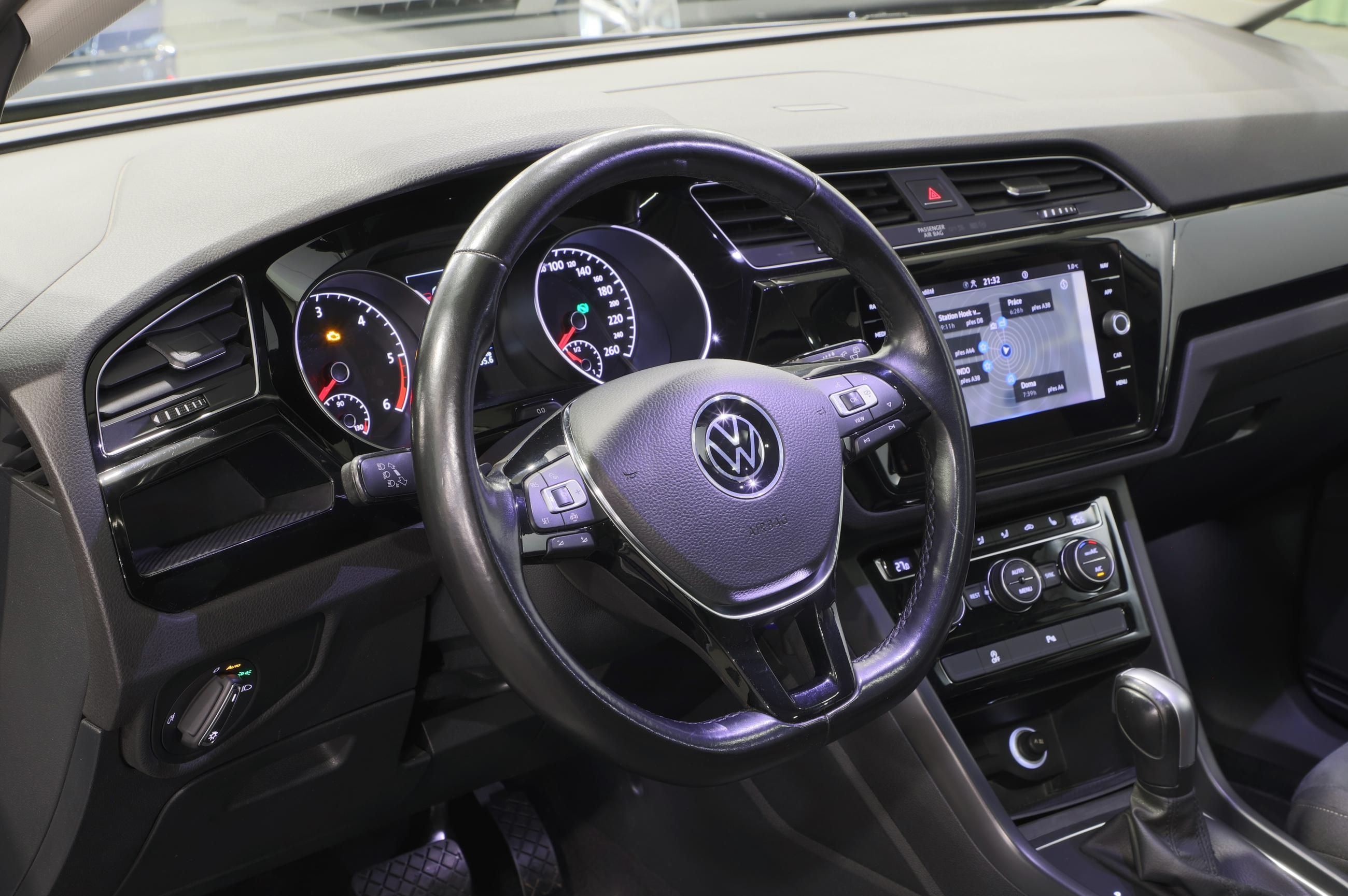 Volkswagen Touran, 2.0 TDI 110kW DSG Panorama - fotka 6