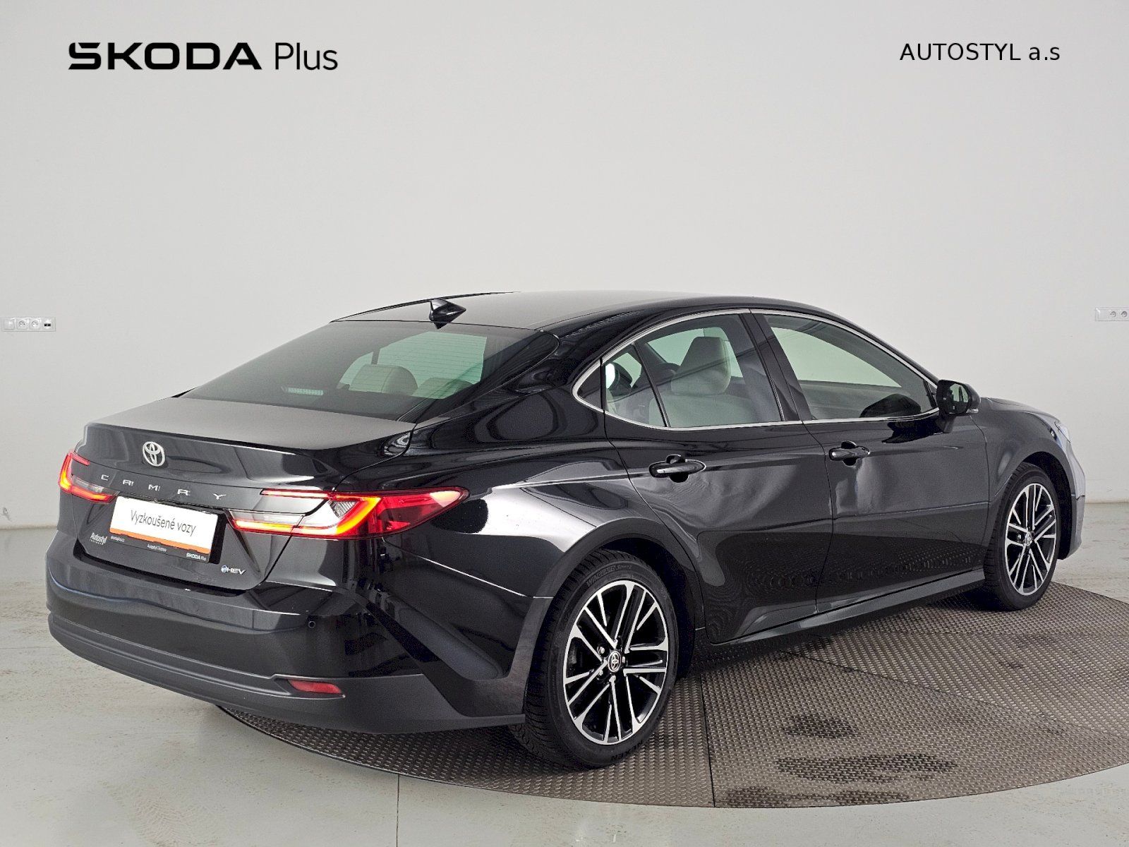 Toyota Camry, 2.5HEV 230k PRESTIGE - fotka 2