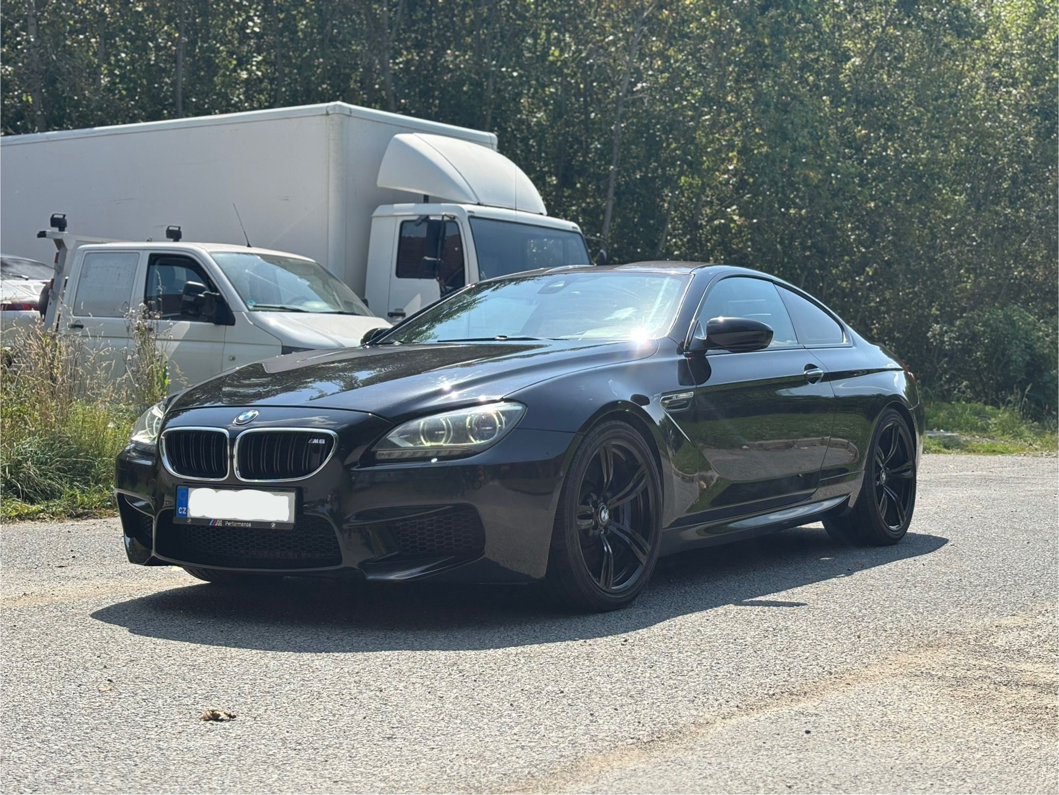 BMW M6, US model, Plná výbava