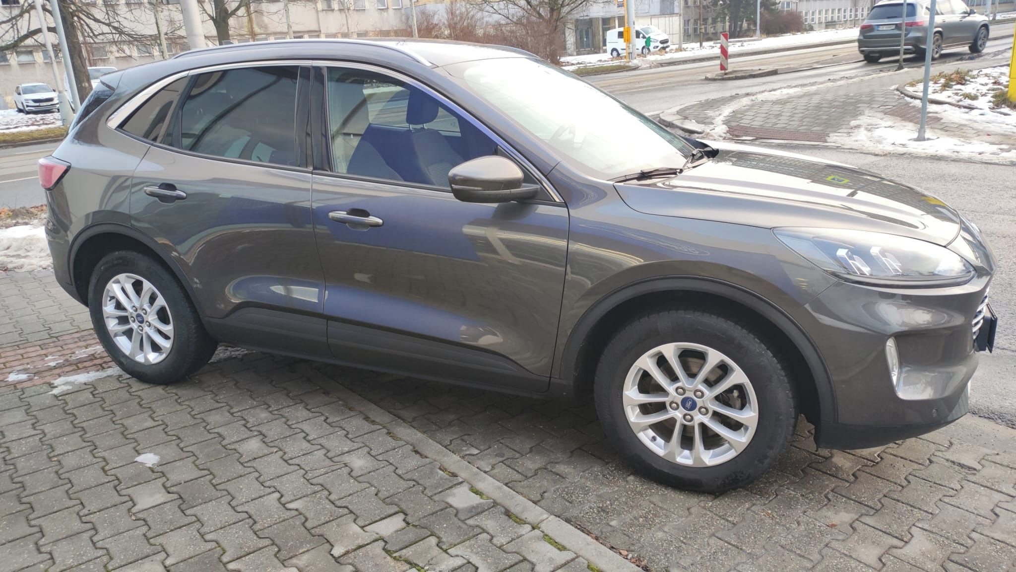 Ford Kuga, 1,5EBlue 88kW,Titanium,Aut.8st - fotka 4