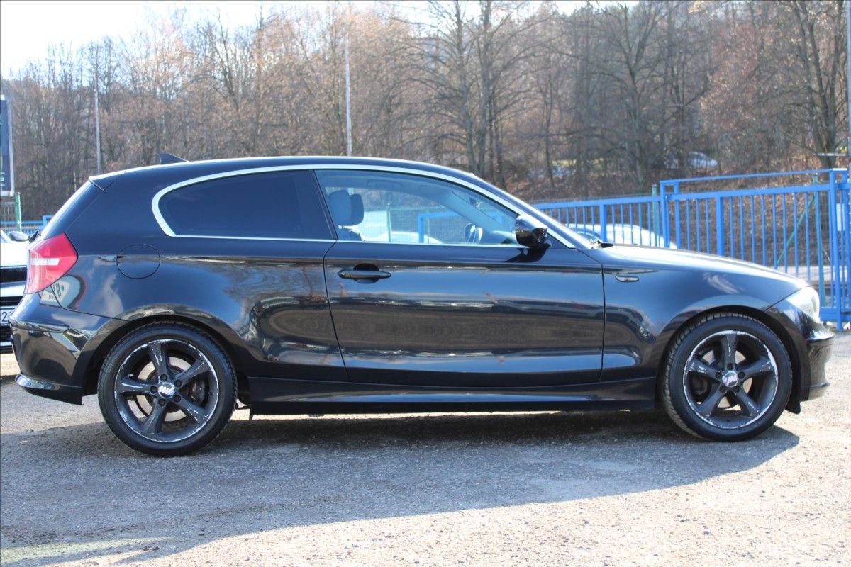 BMW Řada 1, 2,0 118d  KLIMATIZACE - fotka 4