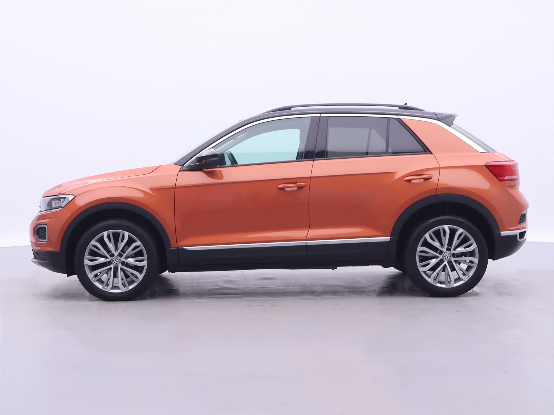 Volkswagen T-Roc, 1,5 TSI DSG Design LED Tažné - fotka 4