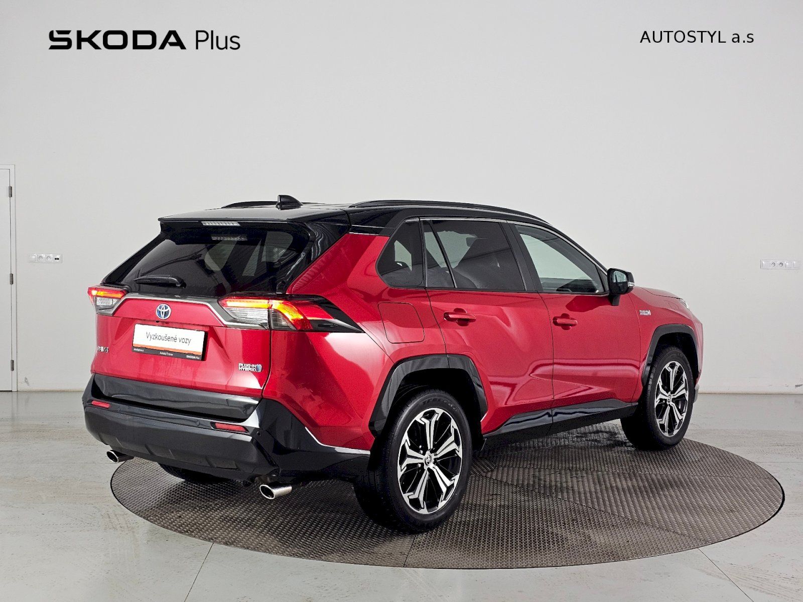 Toyota Rav4, 2.5Plug in 306k 4x4 SELECTION - fotka 2