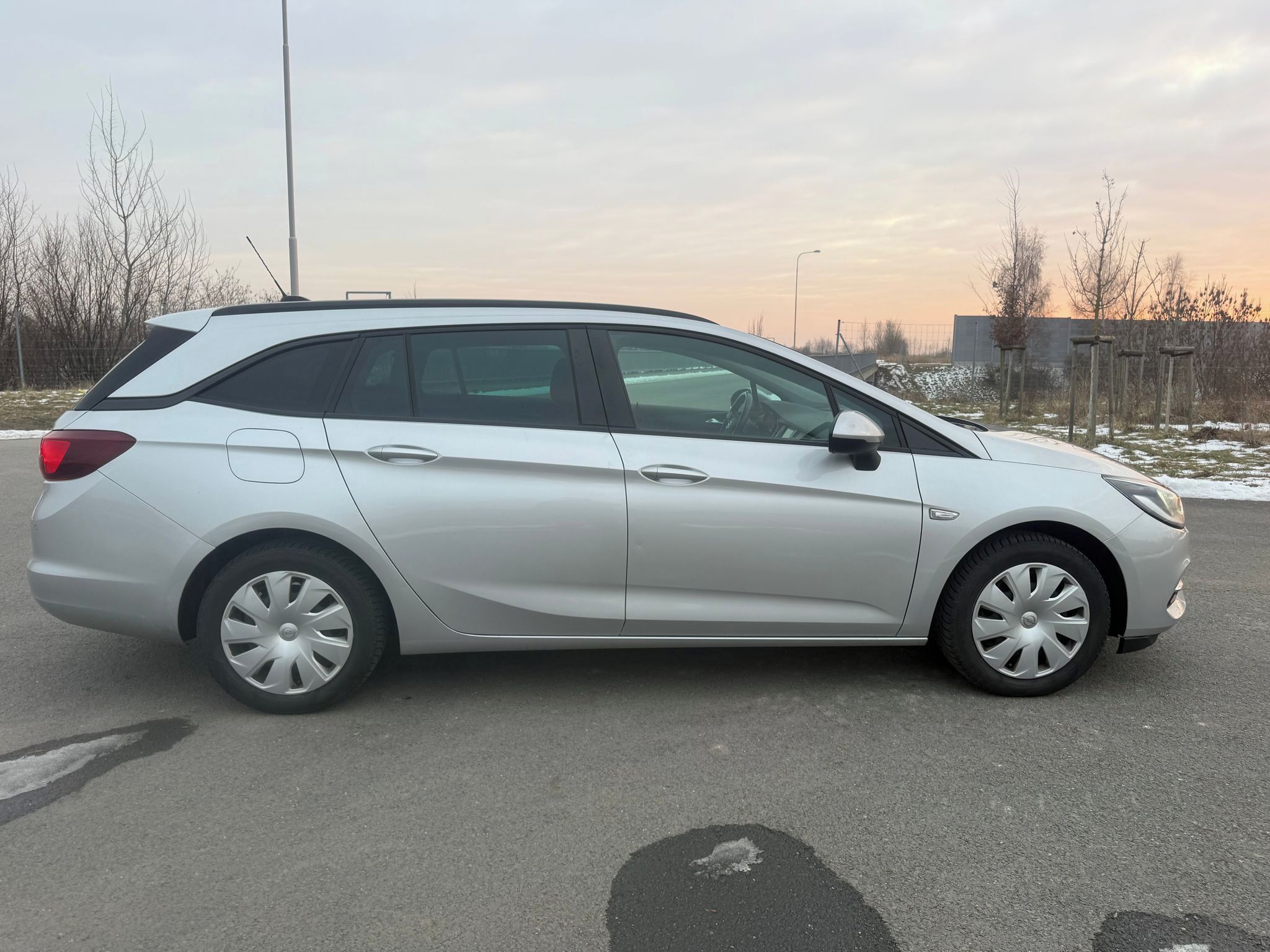 Opel Astra, 1,2  81 kW SPORTS TOURER - fotka 6