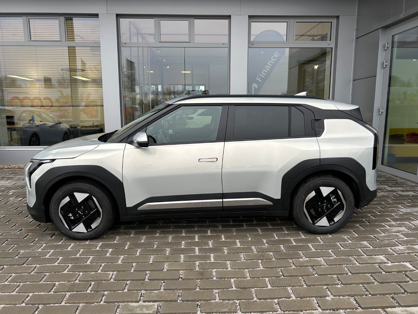 Kia EV3, 4x2 EARTH 150 KW + 81,4 KWH - fotka 4