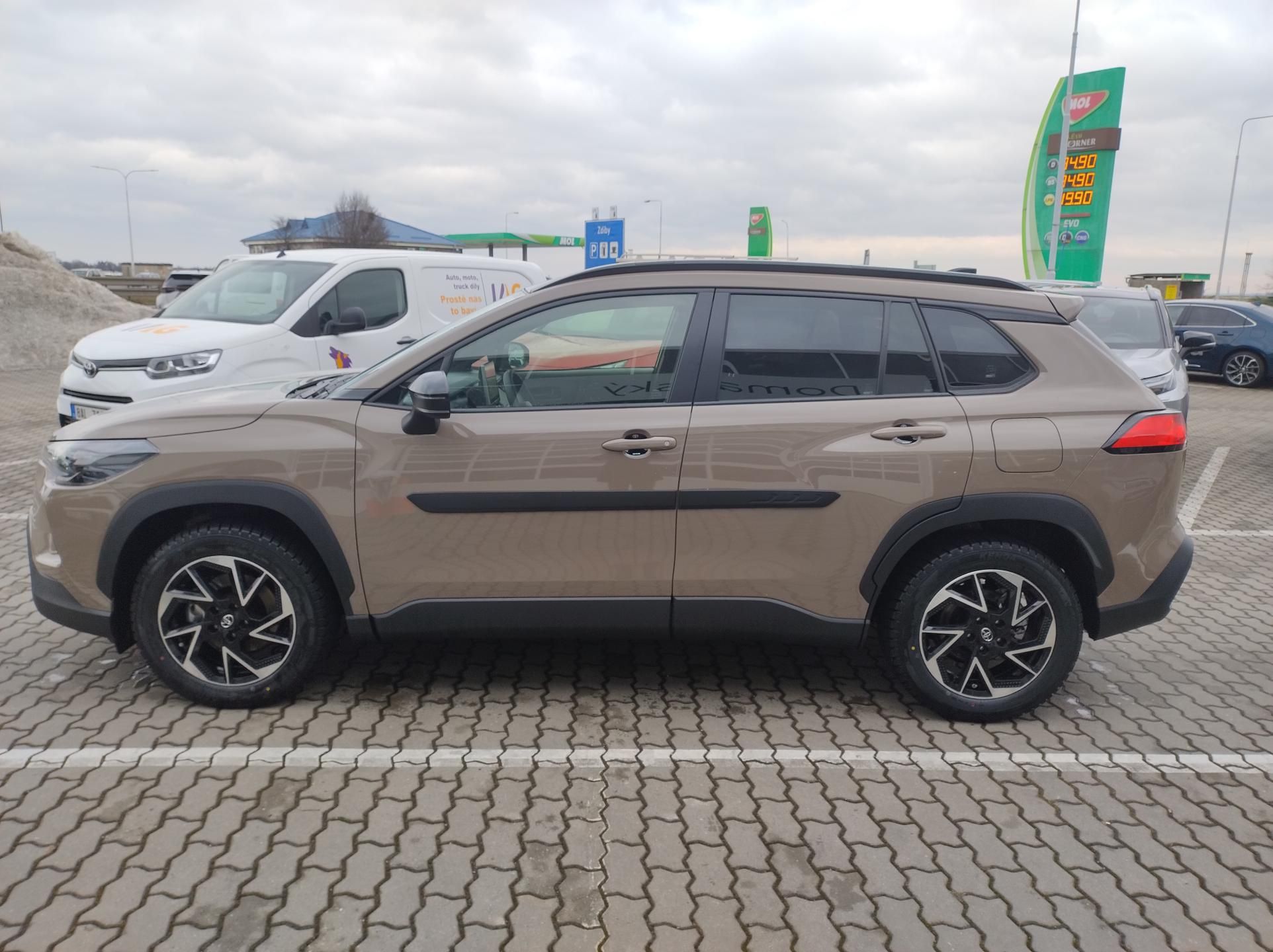 Toyota Corolla Cross, 1.8 FHEV Comfort Business+ - fotka 3