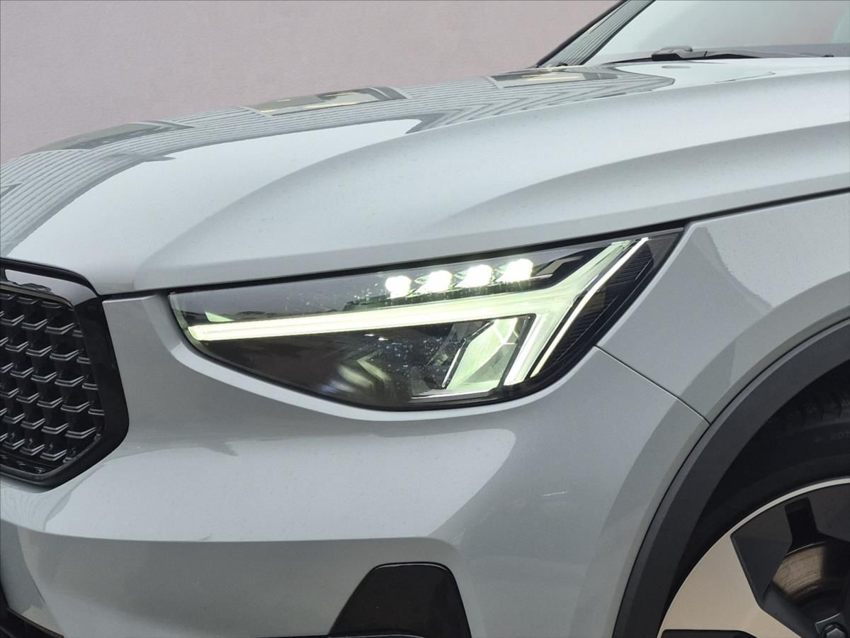 Volvo XC40, 2,0 B3 Plus Dark - fotka 5
