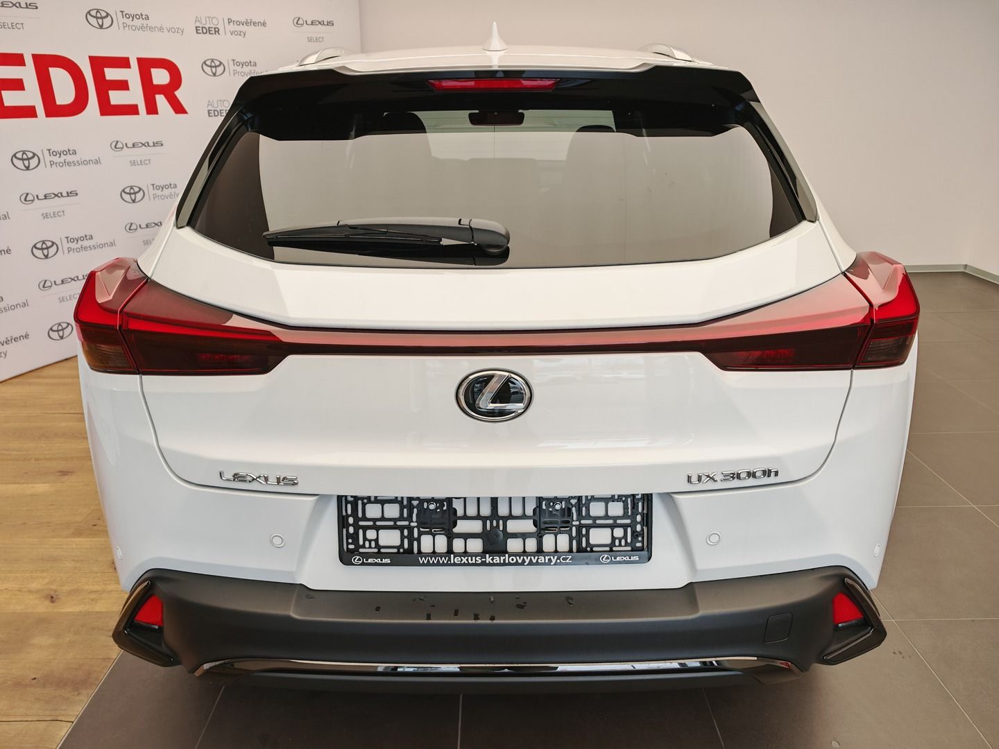 Lexus UX 300h, 300h F SPORT Design - fotka 5