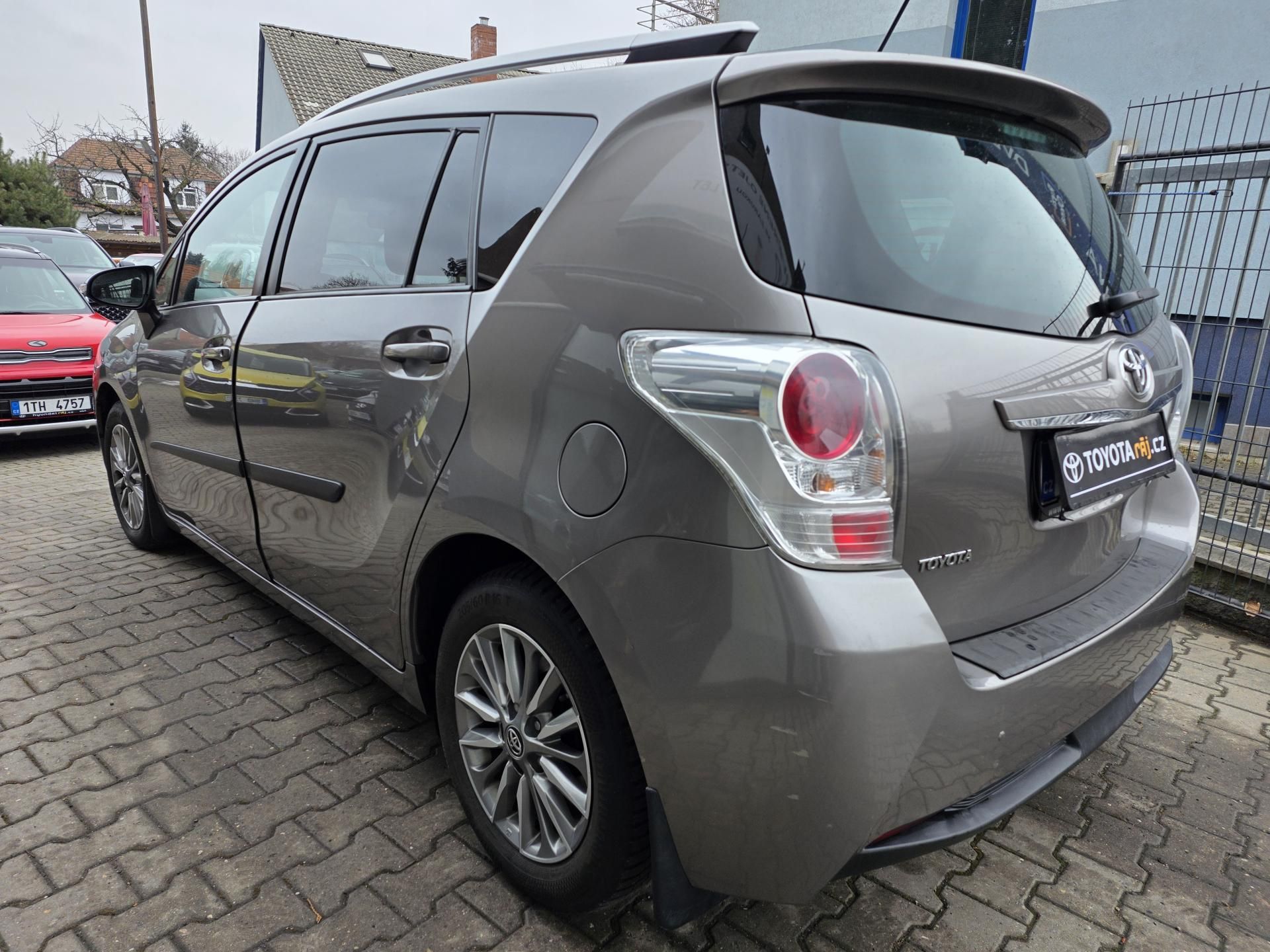 Toyota Verso, 1.6-NÍZKÁ SPOTŘEBA-NAVI-KAMERA - fotka 6
