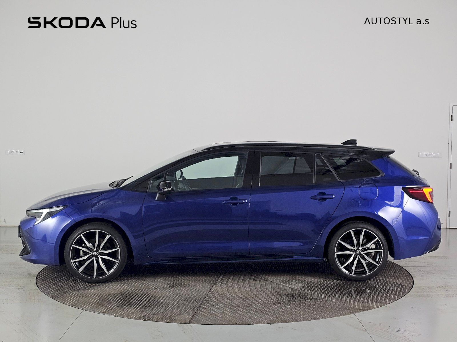 Toyota Corolla, 2.0HEV 197k GR Dynamic - fotka 3