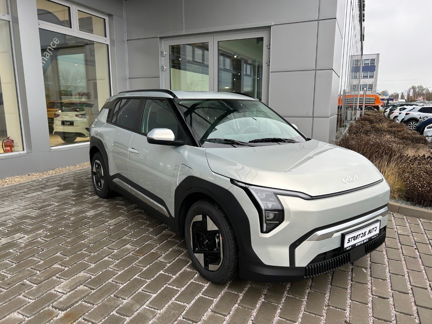 Kia EV3, 4x2 EARTH 150 KW + 81,4 KWH - fotka 3