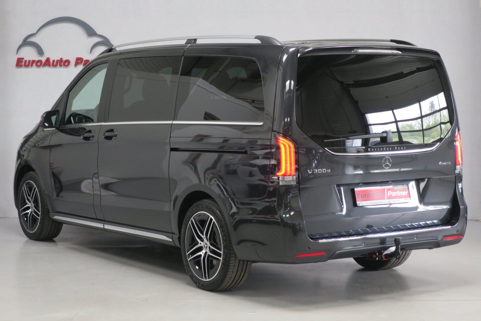 Mercedes-Benz Třídy V, 300d AVG LONG 4MATIC NOVÝ - fotka 2